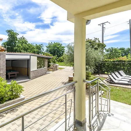 Willa Sole Istria Near Pula For 7 People With Jacuzzi And Children Playground Marčana