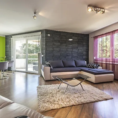Sole Istria Near Pula For 7 People With Jacuzzi And Children Playground *