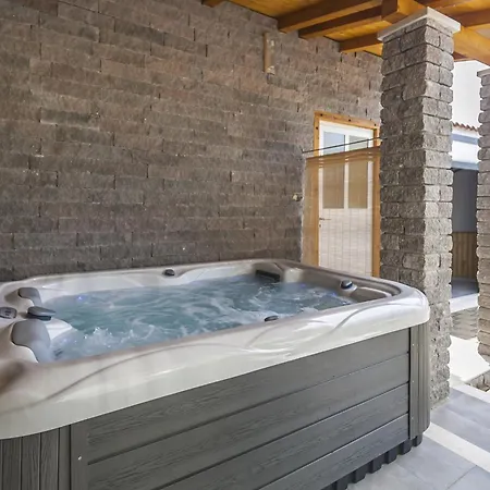 Sole Istria Near Pula For 7 People With Jacuzzi And Children Playground Willa