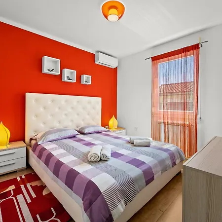 Sole Istria Near Pula For 7 People With Jacuzzi And Children Playground Villa
