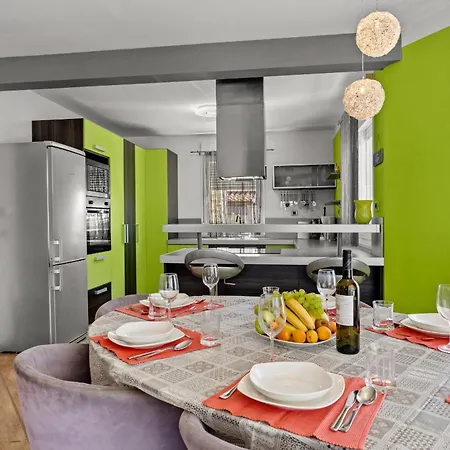 Sole Istria Near Pula For 7 People With Jacuzzi And Children Playground Βίλα Marčana