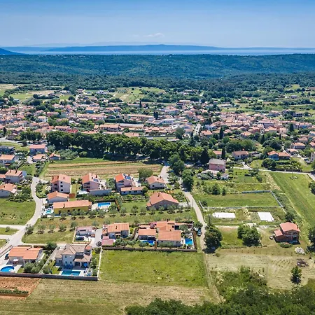 Sole Istria Near Pula For 7 People With Jacuzzi And Children Playground * Marčana