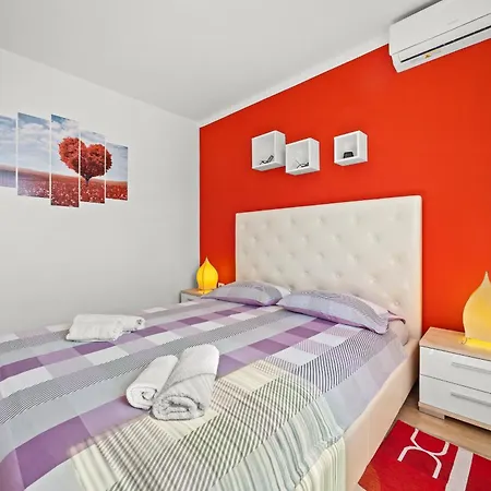 Villa Sole Istria Near Pula For 7 People With Jacuzzi And Children Playground Marčana