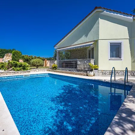 Sole Istria Near Pula For 7 People With Jacuzzi And Children Playground