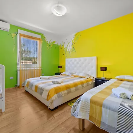 Sole Istria Near Pula For 7 People With Jacuzzi And Children Playground Villa
