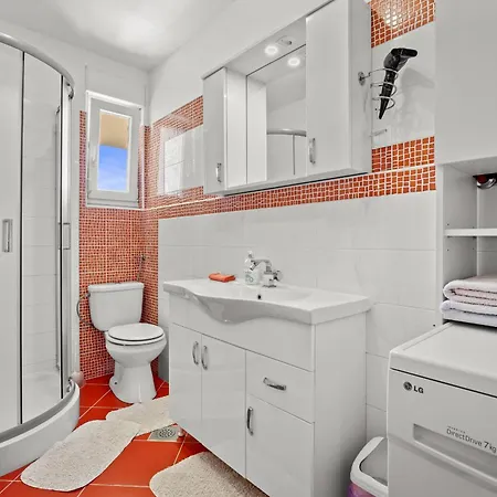 Sole Istria Near Pula For 7 People With Jacuzzi And Children Playground Βίλα *