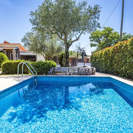 Sole Istria Near Pula For 7 People With Jacuzzi And Children Playground Βίλα Marčana