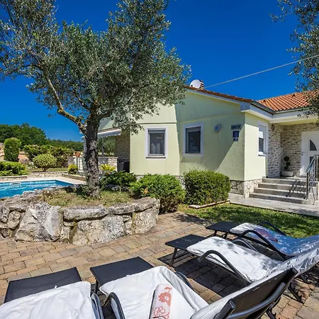 Sole Istria Near Pula For 7 People With Jacuzzi And Children Playground Vila