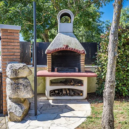 Sole Istria Near Pula For 7 People With Jacuzzi And Children Playground Villa *