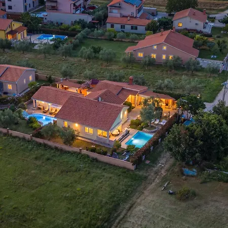 Sole Istria Near Pula For 7 People With Jacuzzi And Children Playground *