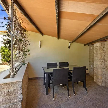 Sole Istria Near Pula For 7 People With Jacuzzi And Children Playground Βίλα