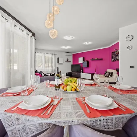 Sole Istria Near Pula For 7 People With Jacuzzi And Children Playground Villa